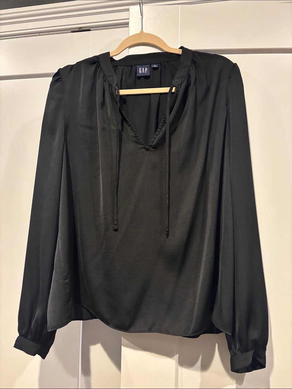 GAP Black Long-Sleeve V-Neck Tie Blouse
